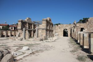 Der Apollo Tempel in Side und das Amphitheater von Aspendos Der Apollo Tempel in Side und das Amphitheater von Aspendos