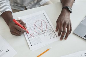 Thang điểm IELTS Listening 2026: Cách tính và quy đổi chi tiết