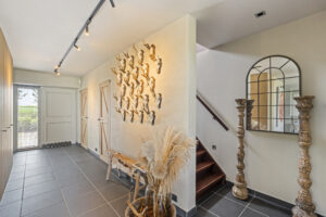 Landelijke woning te Heestert afgewerkt met Claystuc minerale pleister voor warme en elegante uitstraling