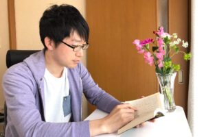 漫然と過ごしていた日々が習慣化で一転！1年間の読書量50→100冊を達成した30代男性の体験談