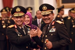 Kapolri Jenderal Tito Karnavian bersama Jend. Badrodin Haiti, yang digantikannya, di Istana Negara, Jakarta, Rabu (13/7) siang. (Foto: Rahmat/Humas)