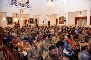 Executives of Indonesias banks in a meeting with President Jokowi, at the State Palace, Jakarta, on Thursday (15/3) (Photo by: Oji/Public Relations Division)