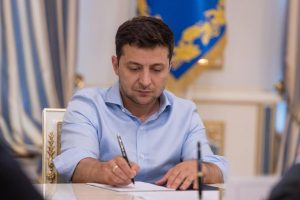 Увеличение рабочей недели и «отсрочки» зарплат: что предусматривает закон о труде в военное время в Украине