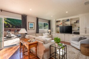 where to stay near Disneyland for large families