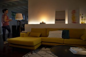 Philips Hue macht das Wohnzimmer zur Lichtoase (Foto: Philips)