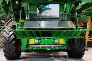 The Redekop MAV Seed Control Unit Fits: John Deere, Case iH, New Holland and CLAAS. It can optionally be integrated into the John Deere combine monitor. - Photo: Redekop