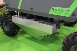 In 2022, Château Montrose will carry out further tests with a Traxx unit equipped with this Panel'Jet confined spraying technology of Exxact Robotics’ sister company Tecnoma. Depending on the stage of the crop, this is designed to recollect 40% (early season) to 15 to 20% (late season) of spraying liquid. - Photo: René Koerhuis