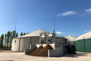 Il Raccolto operates its own anaerobic biodigester and currently produces biogas from the farm’s agricultural waste. It plans to start production of biomethane and is working towards becoming entirely energy independent. - Photo: New Holland