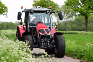 The electric MF will be similar to a 100hp MF 5S. The tractor will be able to run for 8 hours on 1 battery charge. - Photo: Jacco van Erkelens