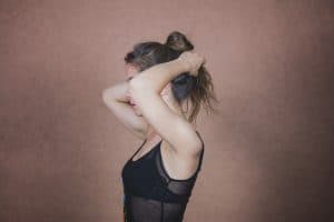 girl putting hair up