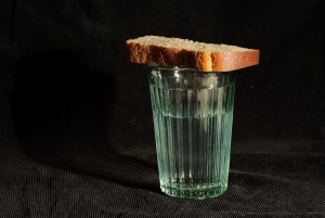 порча на хлеб покойника
