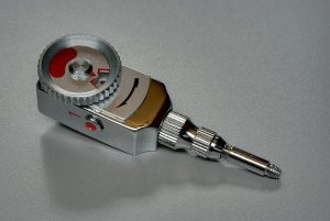 Ein mechanischer Selbstauslöser (Foto Berthold Werner via Wikimedia)