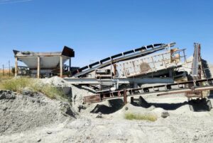 Portable Screen Plant - FabTec Portable 5’ wide x 16’ long Three Deck Incline Vibrating Screen