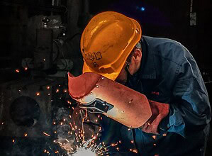 Sanayi üretimi aylık bazda arttı.