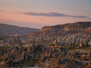 Mehr über den Artikel erfahren Bizarres Kappadokien