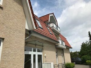 Haus außen mit Balkon