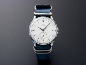 Lot #HB31-033 – Vintage Tavannes Watch Oversized With Sector Dial Tavannes Tavannes