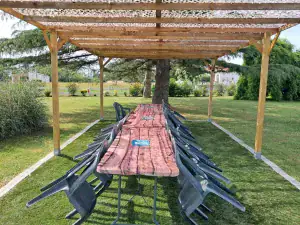 pergola bois table pique nique jardin 300x300