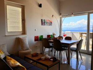 Loft Apartment Postira Wohnbereich Balkon