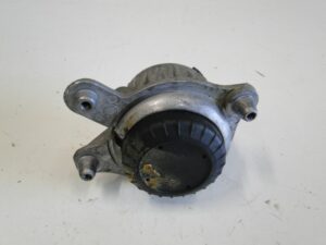 MERCEDES C KLASA W205 PODUSZKA SILNIKA A2052400200
