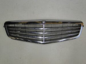 MERCEDES C KLASA W204 GRILL ATRAPA A2048800323