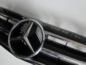 MERCEDES CLK W209 PO LIFCIE GRILL ATRAPA