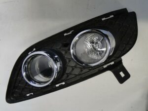MERCEDES B KLASA W246 KRATKA PRAWA NA DWA HALOGENY