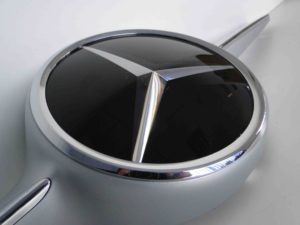 MERCEDES C KLASA W 205 GRILL ŚRODKOWA CZĘŚĆ ATRAPA DISTRONIC