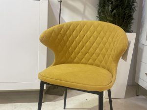 Silla amarilla