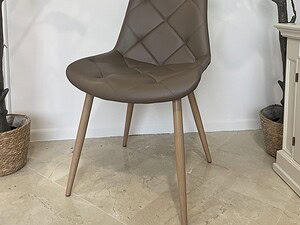 Silla Marrón capitoné