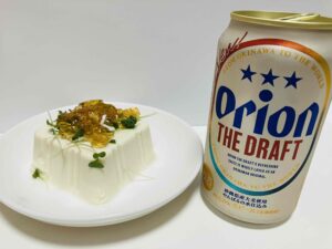 ジュレめんつゆをトッピングしたやっこ豆腐とビール