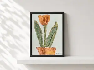 Fiore materico in vaso 2, opera di Gordana Majic con un grande fiore stilizzato in rilievo, realizzato con tela stropicciata e acrilico su cartoncino telato, in cornice nera.