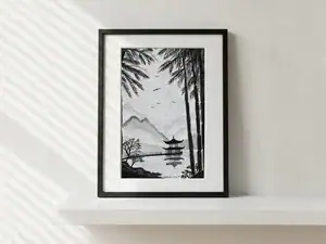 Padiglione sul lago tra i bambù, acquarello e matita in bianco e nero di Gordana Majic con bambù in primo piano, padiglione asiatico sul lago, ponticello e montagne sfumate sullo sfondo.