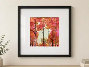 Acquarello e china su carta raffigurante un bosco dai toni rosso corallo, rosa, arancio e oro, con tronchi scuri e rami slanciati che incorniciano una radura luminosa; dipinto 29 × 29 cm, con passepartout bianco, vetro protettivo e cornice nera, dimensioni esterne 54 × 54 cm.