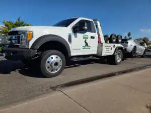 Freeway Towing & Storage wheel-lift tow truck serving North Phoenix, Arizona