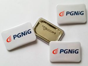 Przypinki z logo prostokątne