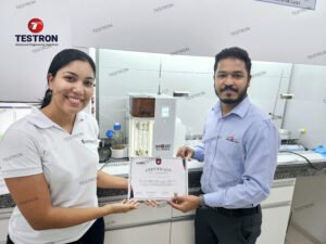 Handing over intrinsic viscosity tester training certificate to VALGROUP BRASIL staff