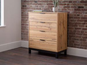 Julian Bowen Bali 4 Drawer Chest in Oak