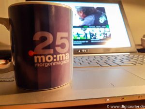 Ein Geschenk vom ZDF-Morgenmagazin für Computer-Experten Christian Spanik - die Jubiläumstasse
