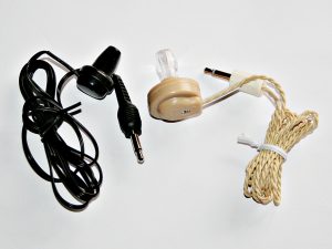 Kristallohrhörer für das tragbare Transistorradio (Foto: Wikimedia)