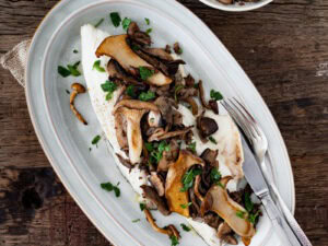 Foto van dorade met paddenstoelen uit de oven