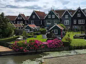 荷蘭馬肯傳統木屋，夏季鄉村風景，阿姆斯特丹近郊景點 Marken Netherlands