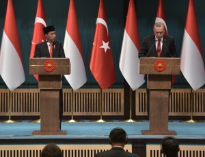 President Jokowi and President Erdogan deliver a joint press statement at the Presidential Palace of the Republic of Turkey, Ankara, on Thursday (6/7)