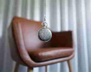 A chain representing hypnosis and how EMDR is different. Start EMDR therapy in Ann Arbor, MI for trauma.