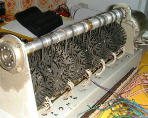 Ein Tonewheel-Generator aus einer Hammond-Orgel (Foto: public domain via Wikimedia)