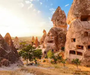 Nevşehir gezi rehberi - Kapadokya balon turları - Kapadokya otelleri - Peri bacaları