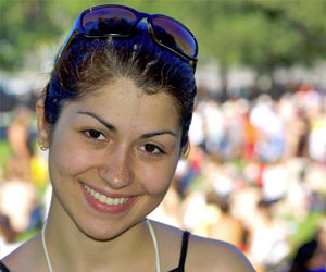 Woman smile photo by Paulo Barcellos Jr