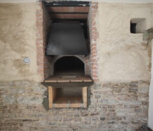 Restauro di un antico forno a legna
