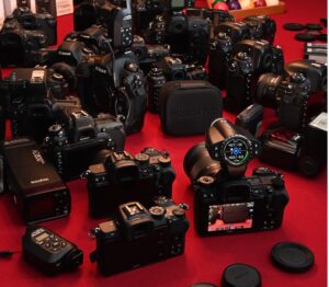 Lots of DSLRs.