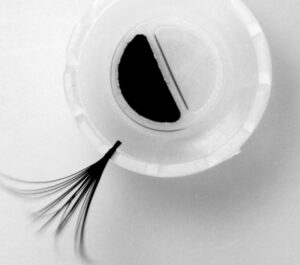 Glue Cups 100psc- Mbajtes per ngjites&ndertues per volume lashes / Glue Cups 100pcs - Adhesive Holders & Builder for Volume Lashes